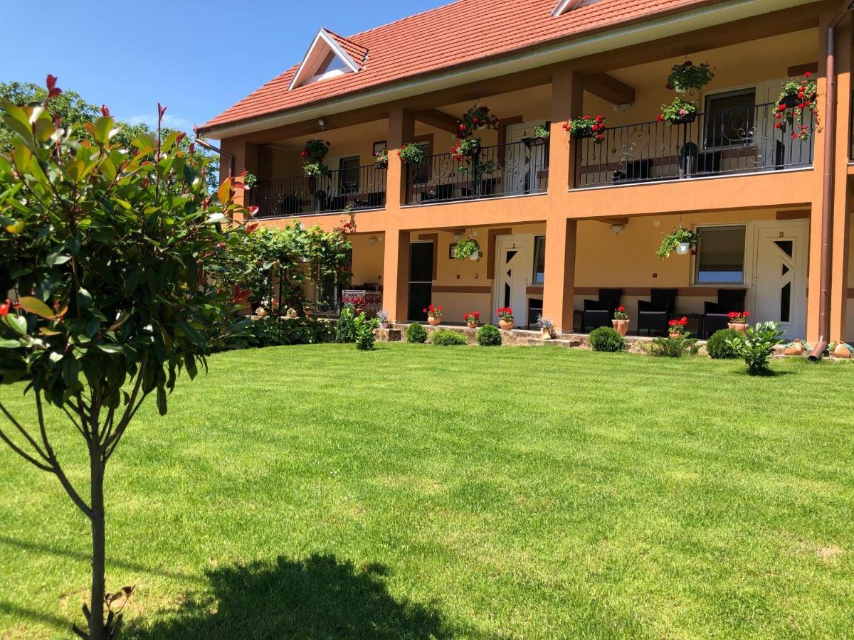 Casa Antonia Hotel Chiscau Exterior photo