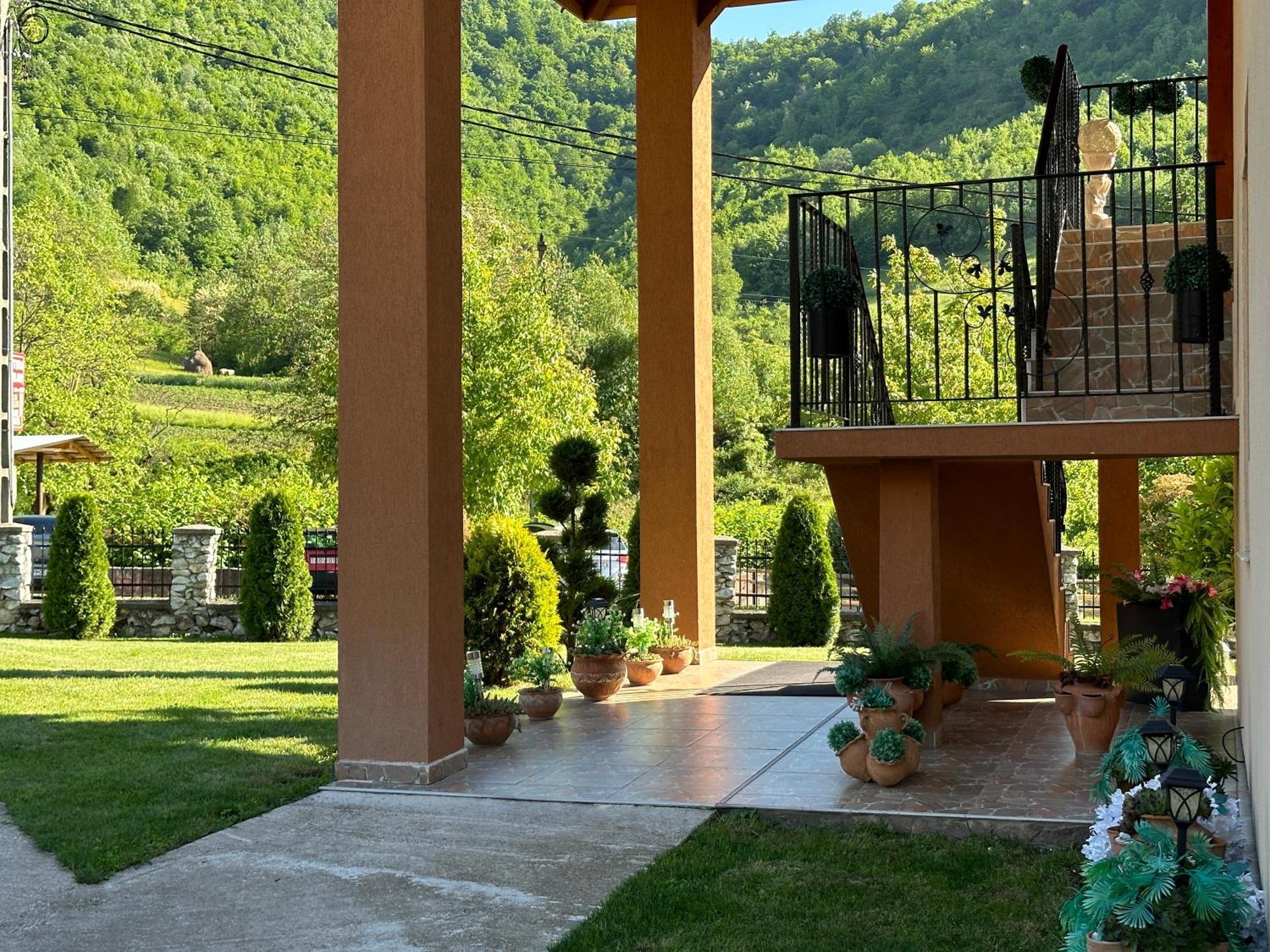 Casa Antonia Hotel Chiscau Exterior photo